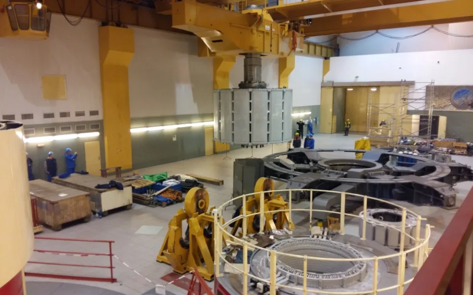 Oprava generátoru za 14 milionů korun na Dlouhých stráních skončila, elektrárna jede na plný výkon