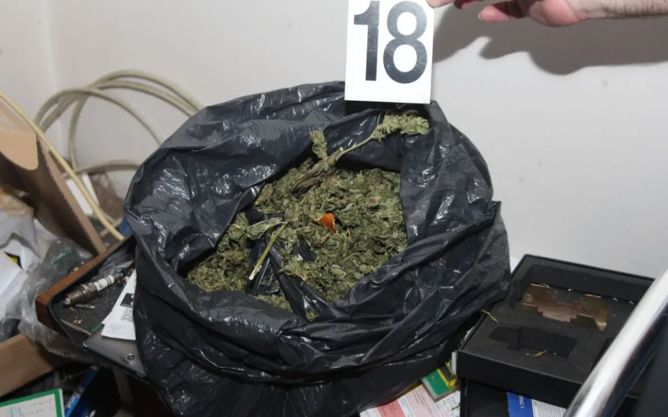 Policisté rozjeli akci Úklid. Dopadli pět výrobců a distributorů drog z Olomouce a okolí