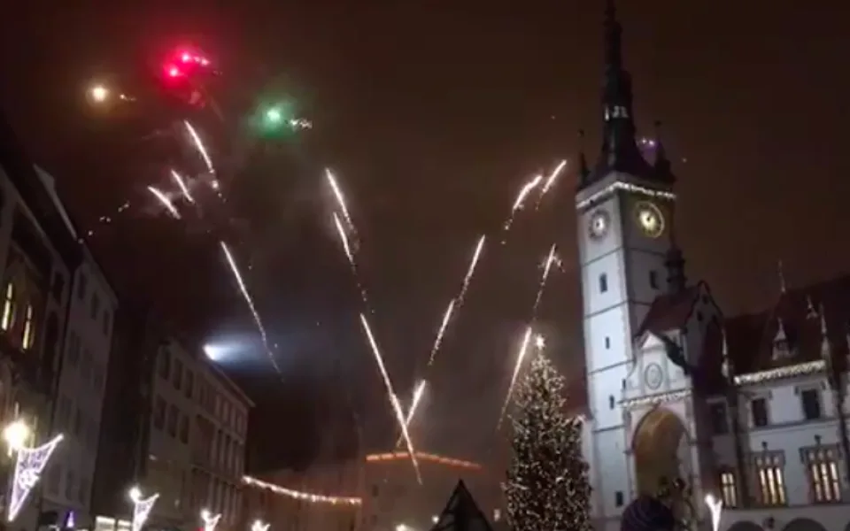 Novoroční ohňostroj bude letos nakonec zase na Horním náměstí. Bude trvat patnáct minut