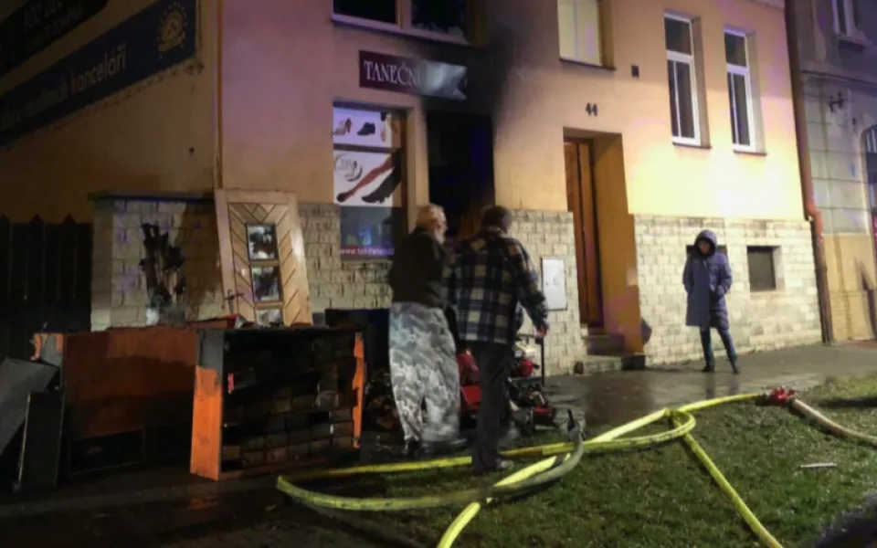 VIDEO: No Rooseveltově ulici hořel v noci obchod s obuví