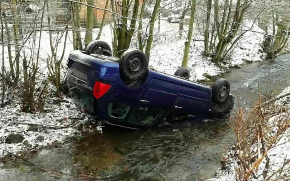 Dopravní nehoda osobního auta ve Stříteži nad Ludinou
