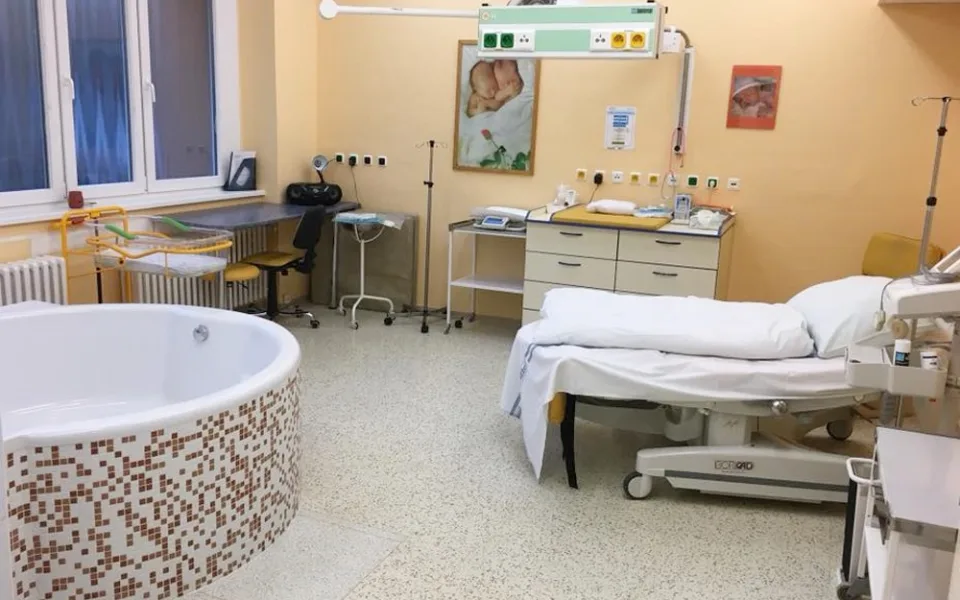Nová relaxační vana je připravena pro rodičky v Nemocnici Šternberk
