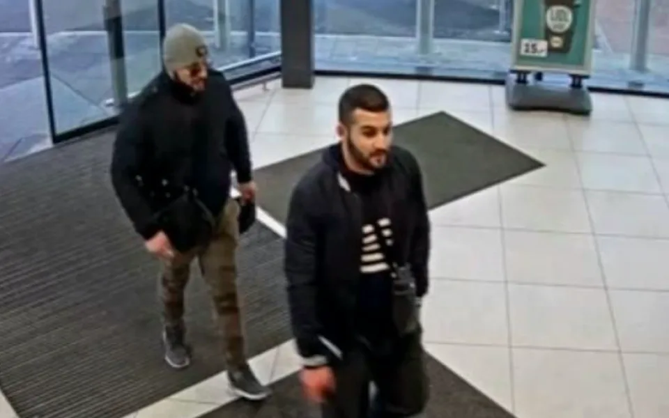 VIDEO: Zloděj v nestřeženém okamžiku vytáhl muži peněženku z kapsy, vše zachytila kamera