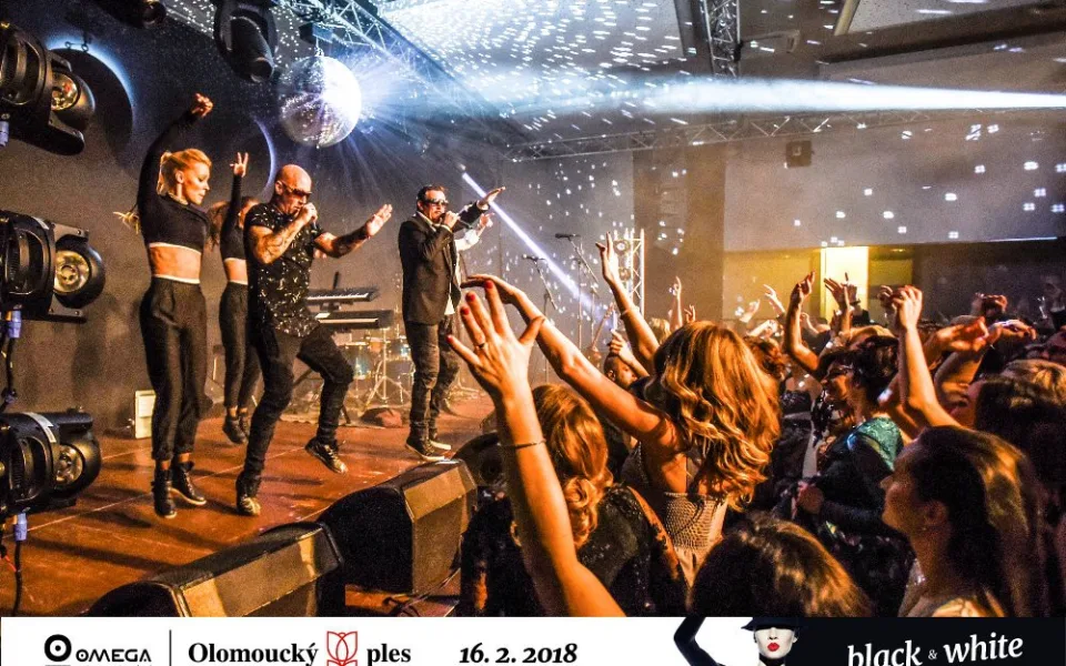 Černobílý Olomoucký ples se vydařil. Hosty bavila Lucie Bílá i legendární East 17