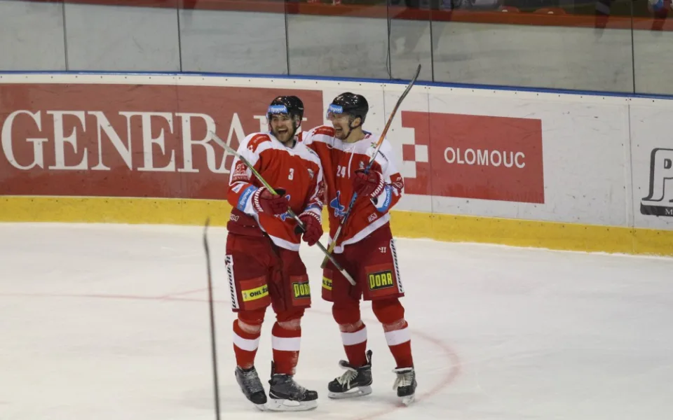 Kohouti v infarktovém zápasu porazili Zlín a v play-off si to rozdají s indiány z Plzně