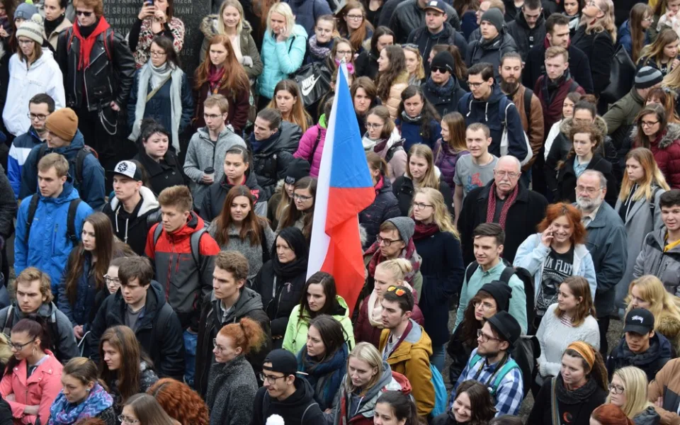 FOTOGALERIE: Studenti v Olomouci demonstrovali za ústavní hodnoty