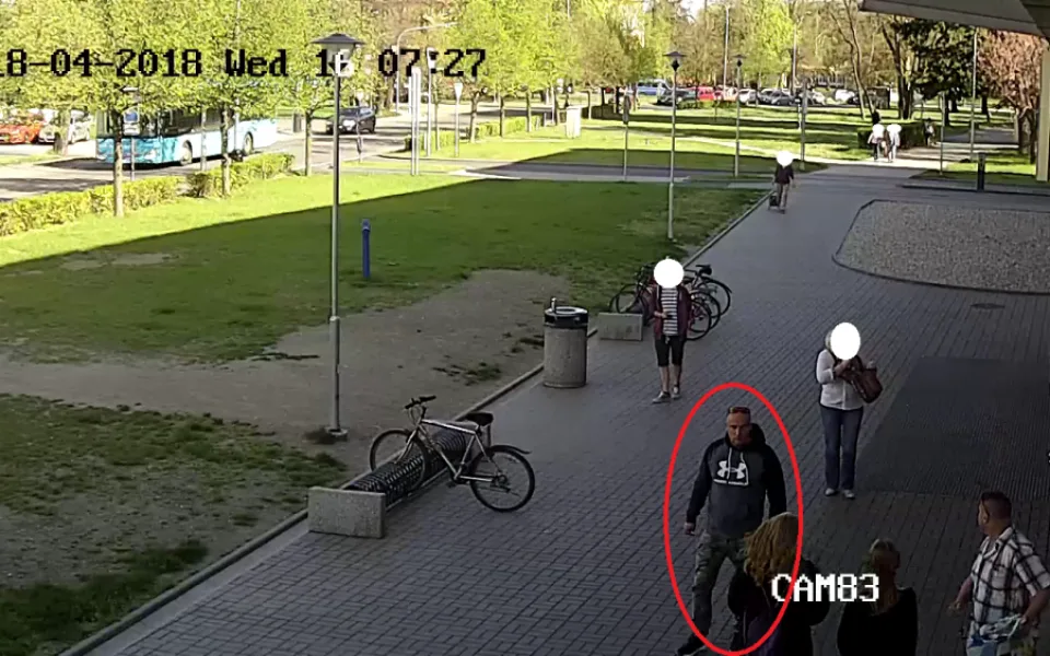 VIDEO: Muži kradli oblečení v Galerii Přerov, jsou podezřelí z celostátní sériové trestné činnosti