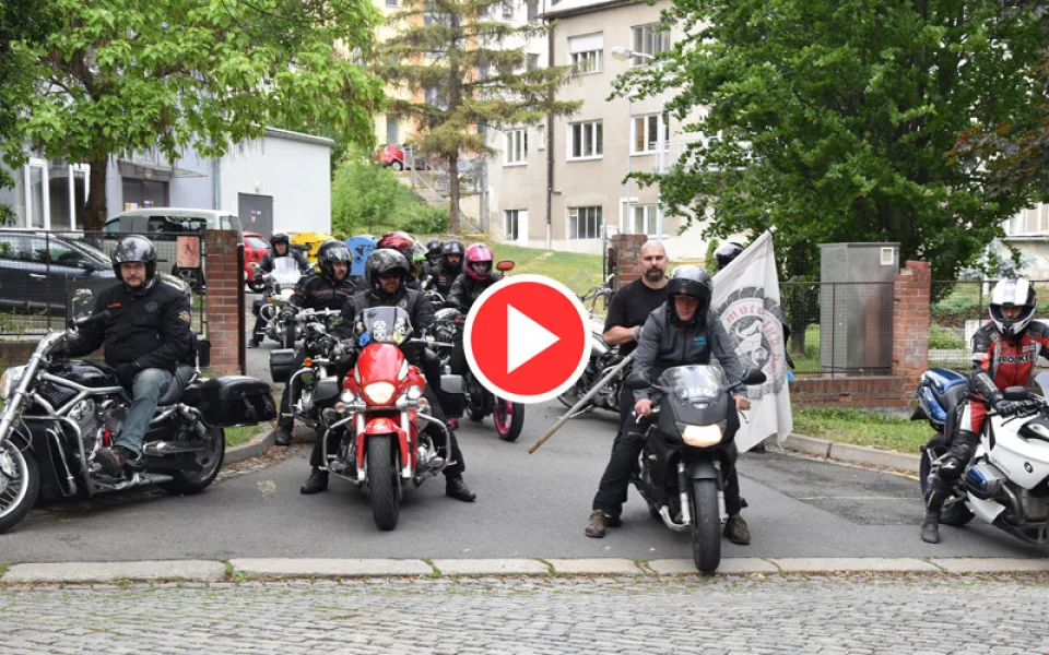 FOTO/VIDEO: Motorkáři zahájili sezónu darováním krve v olomoucké nemocnici