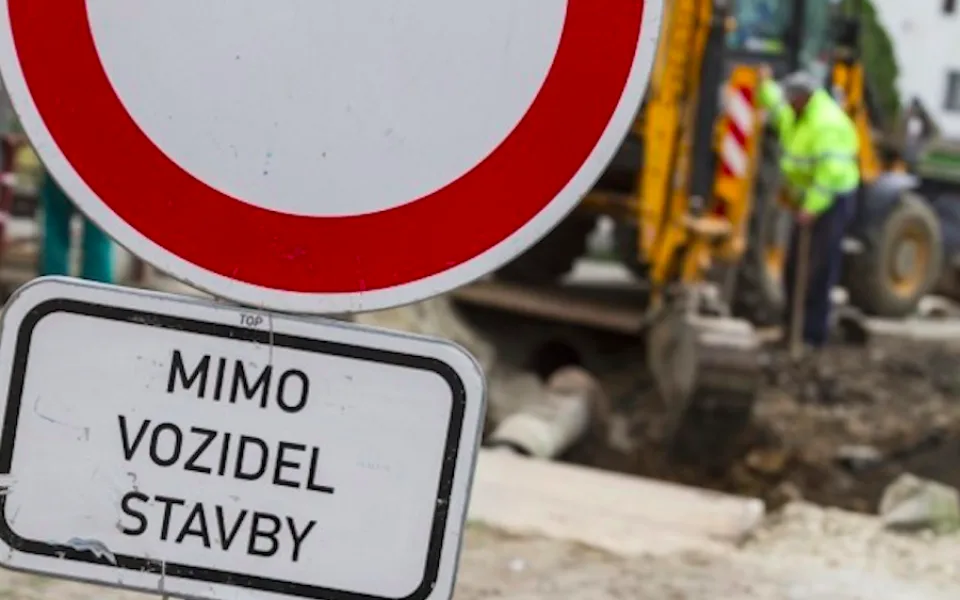 Řidiči po celém kraji se budou přes léto muset potýkat s nepříjemnými uzavírkami