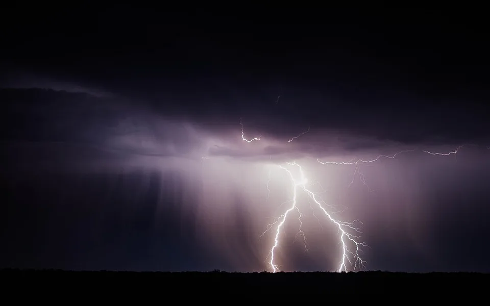 lightning-bolt-768801_960_720