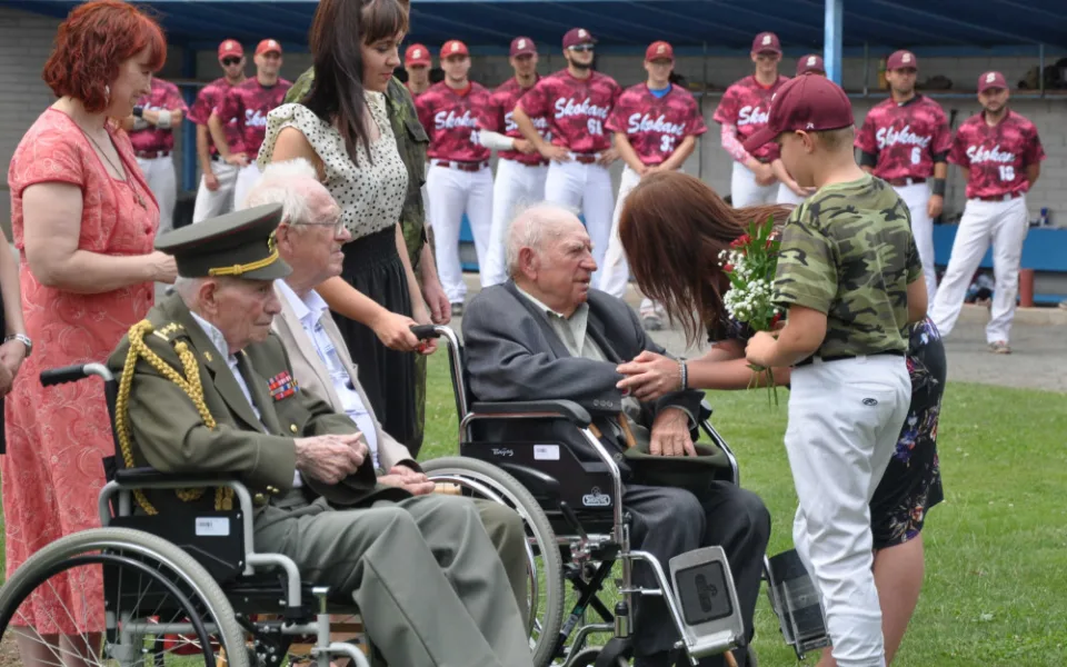 Olomoučtí baseballisté uctili válečné veterány, dorazil i pětadevadesátiletý generál Emil Boček