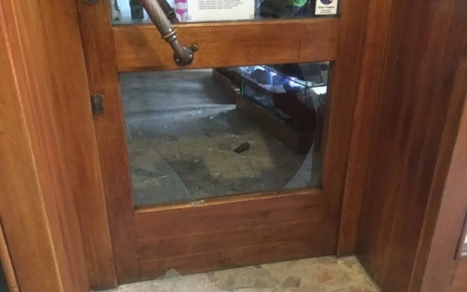 Zloděj v Edelmannově paláci kradl dámské spodní prádlo