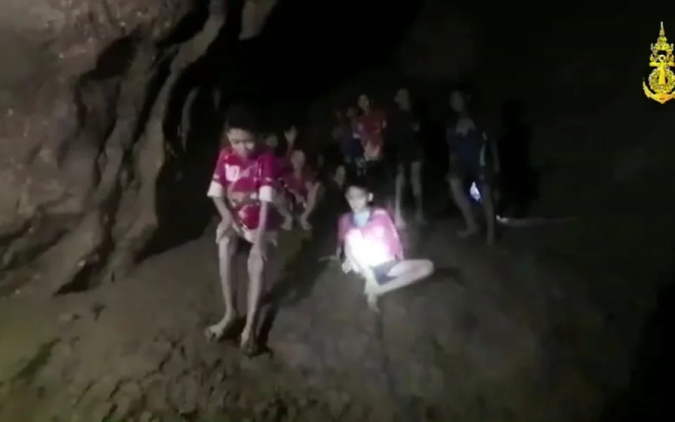 Chlapcům uvězněným v zaplaveném jeskynním komplexu v Thajsku by mohly pomoci i čerpadla ze Sigmy Lutín