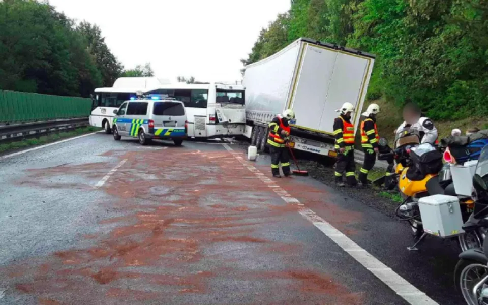 Dálnice D46 je po úterních nehodách průjezdná