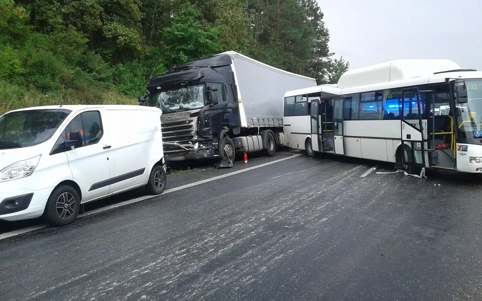FOTO: Rekapitulace osmi dopravních nehod, ke kterým došlo v úterý na dálnici D46