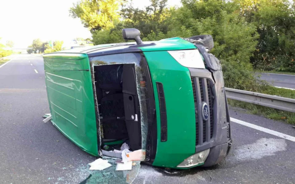 FOTO: Po nehodě dvou aut na dálnici z Olomouce na Mohelnici je provoz obnoven
