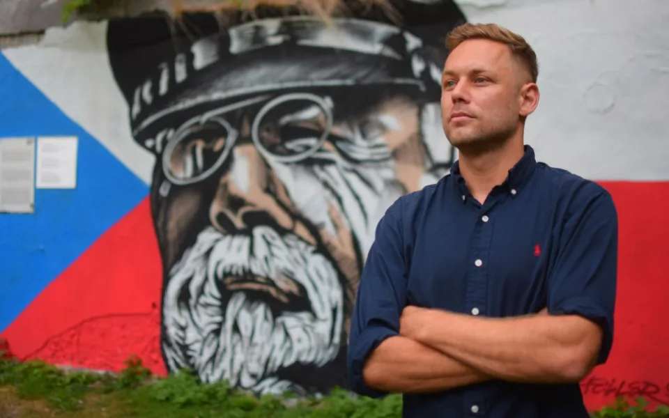 (NE)OBYČEJNÍ: Jo, tak ten se mi taky poved, říká autor portrétu Masaryka Oliver Heller