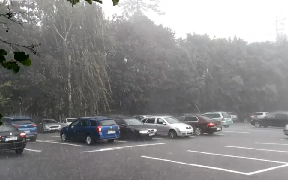 VIDEO: V neděli se Olomoucí prohnala bouřka, na Svatém Kopečku padaly i kroupy