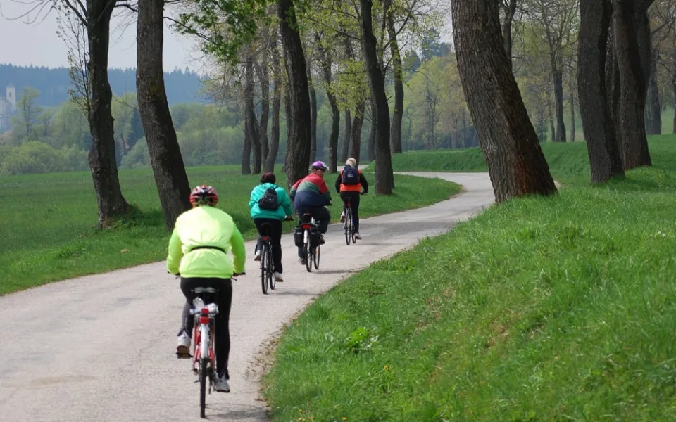 Jižní Čechy můžete projet i na elektrokole. Síť půjčoven se opět rozšířila
