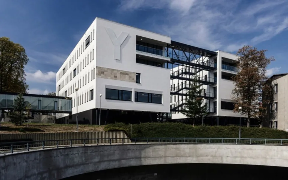 FOTO: Ve Fakultní nemocnici Olomouc byla otevřena nová budova interny. Stála 398 milionů korun