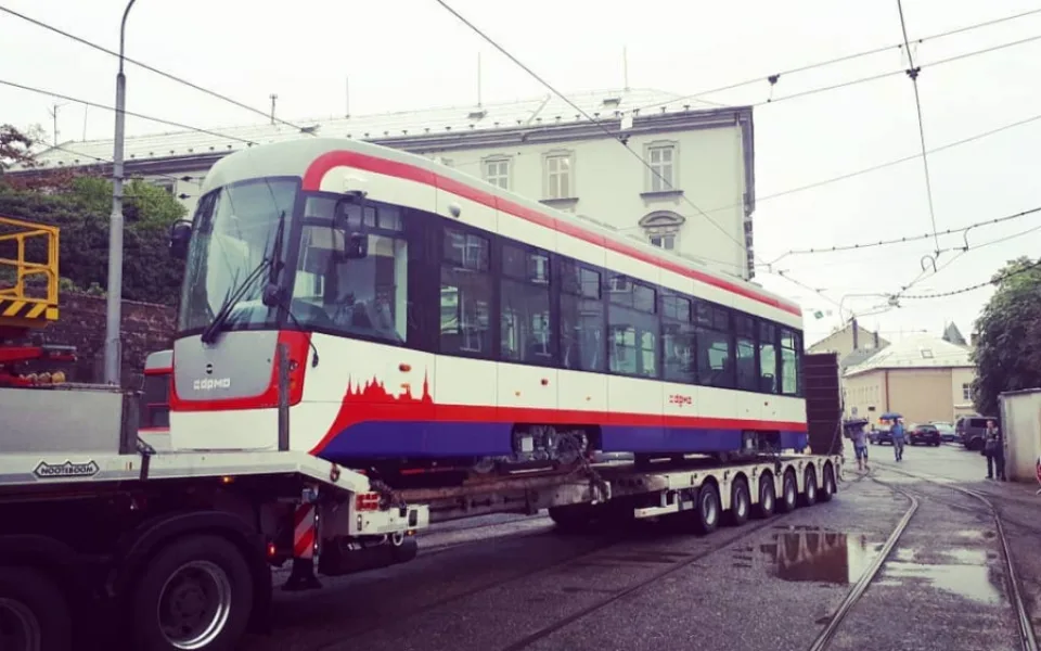 VIDEO: Nové olomoucké tramvaje EVO1 za sebou mají testovací jízdy