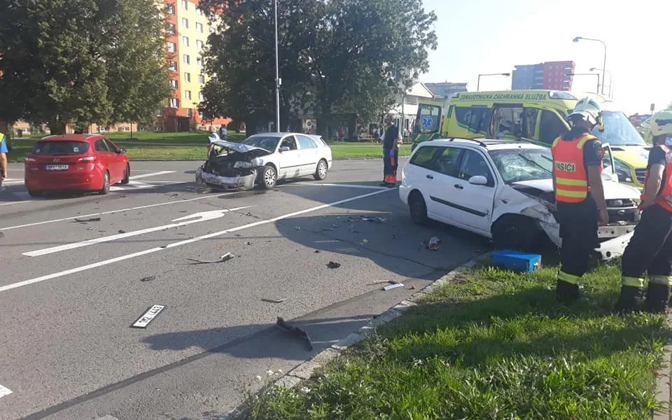 Při nehodě v Jeremiášově ulici se zranily dvě osoby