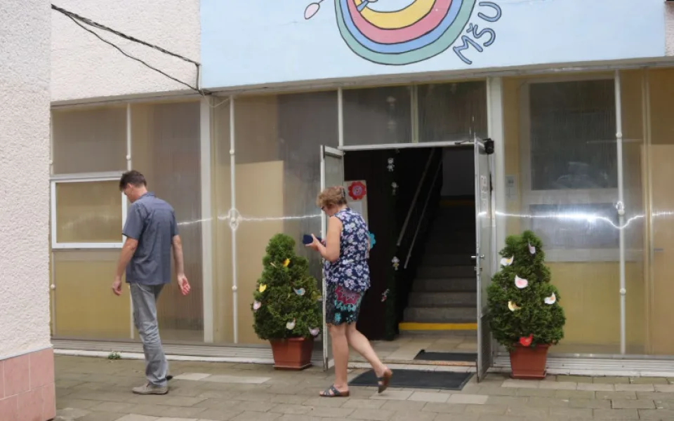 Děti se mohou vrátit do školky, ze které byly vystěhovány kvůli prasklinám ve zdech