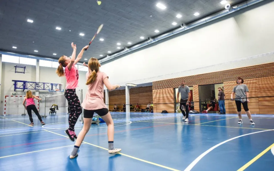 VIDEO: Ve Sportovním klubu Véska začíná zimní sezóna. Láká na klidné prostředí i akci pro badmintonisty