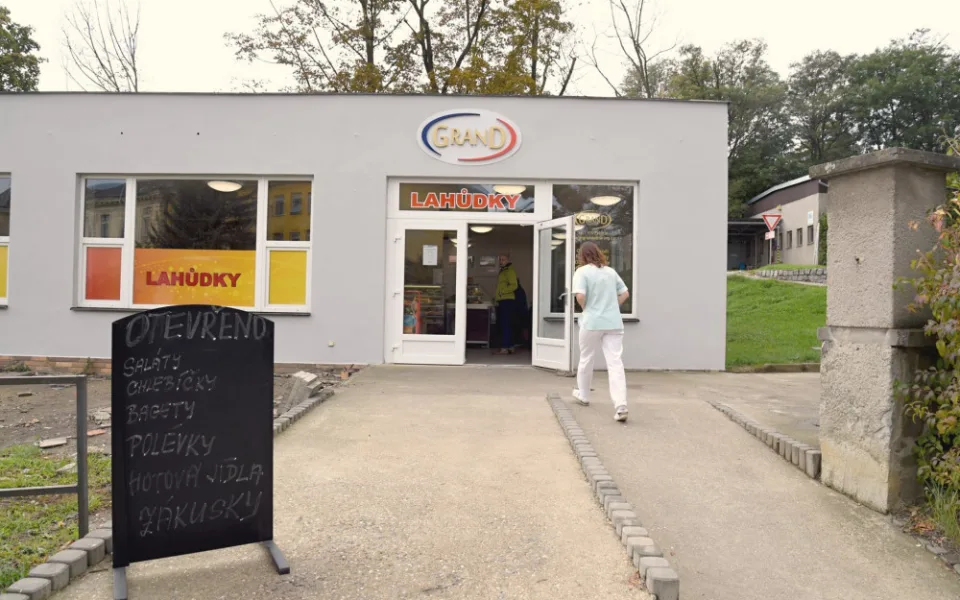 Nový bufet v nemocnici nabízí chlebíčky i hotová jídla
