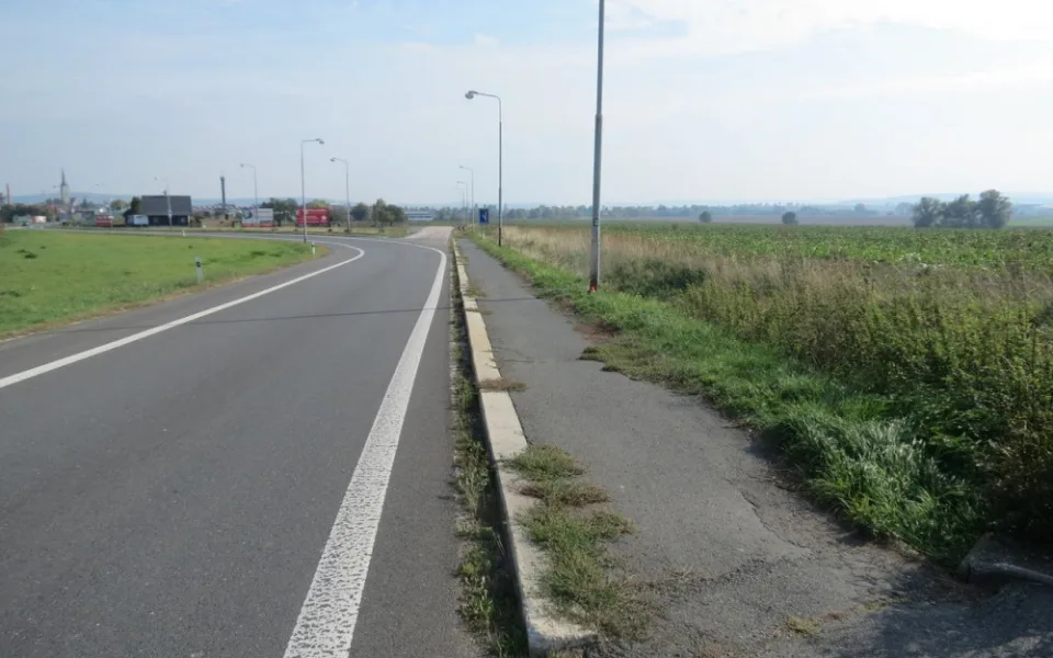 Cyklista narazil do sloupu veřejného osvětlení, nadýchal 3,11 promile a skončil v nemocnici
