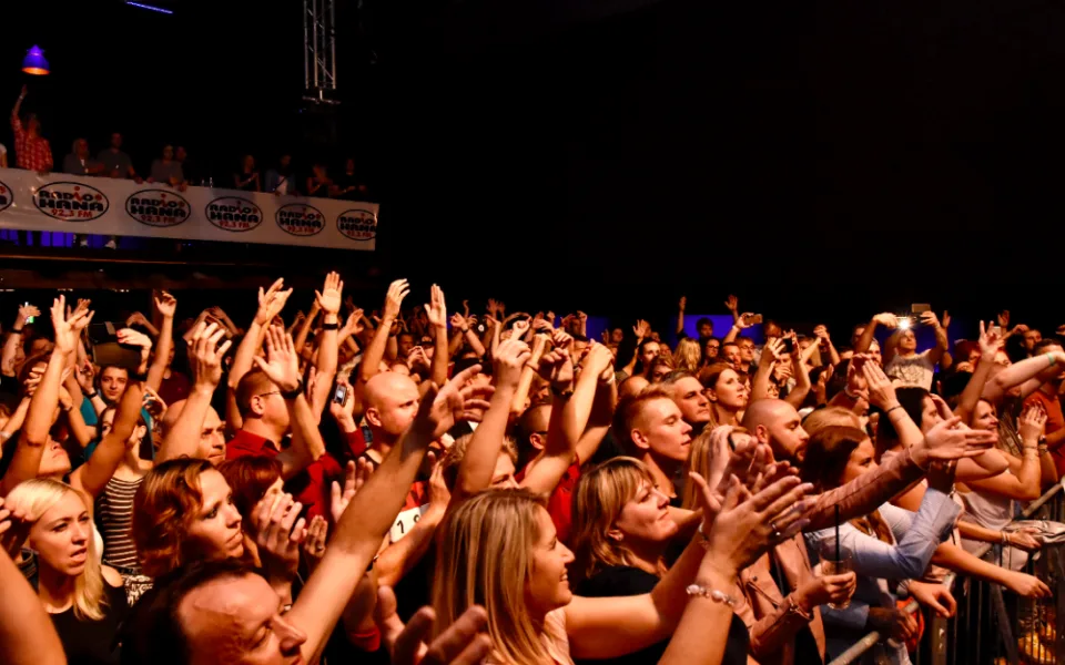 S-klub praskal ve švech devadesátkovými hity, Dance Sensation rozproudili E-rotic i Verona