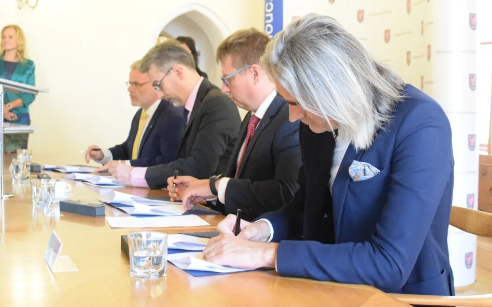 FOTO/ VIDEO: Byla podepsána nová koaliční smlouva, podívejte se na složení Rady města Olomouce