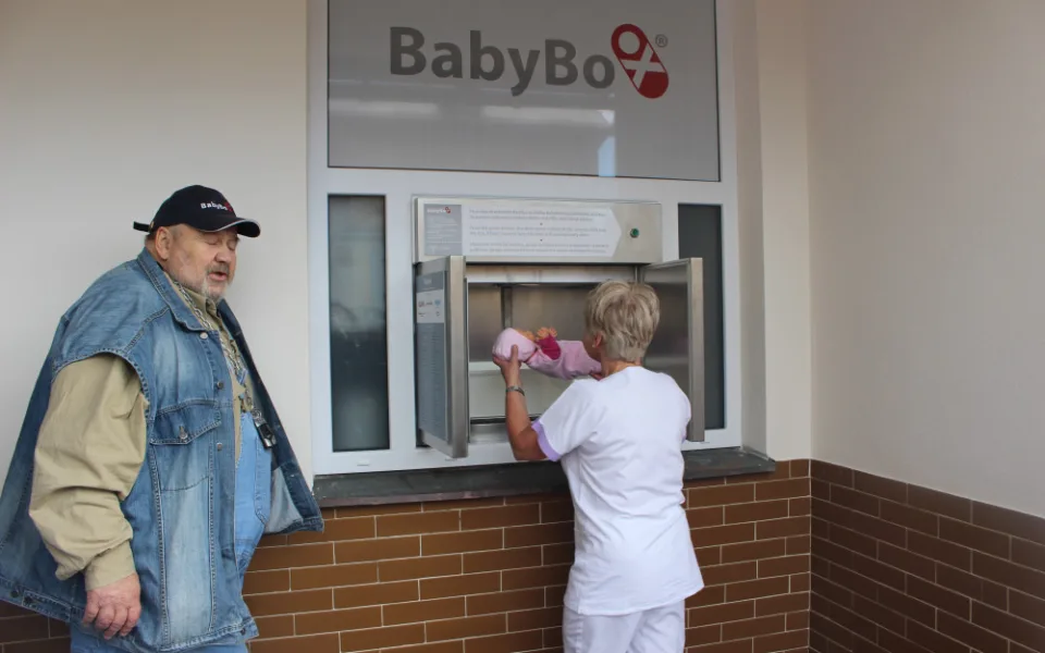 V Jeseníku mají nový babybox, slavnostně byl odhalen v úterý