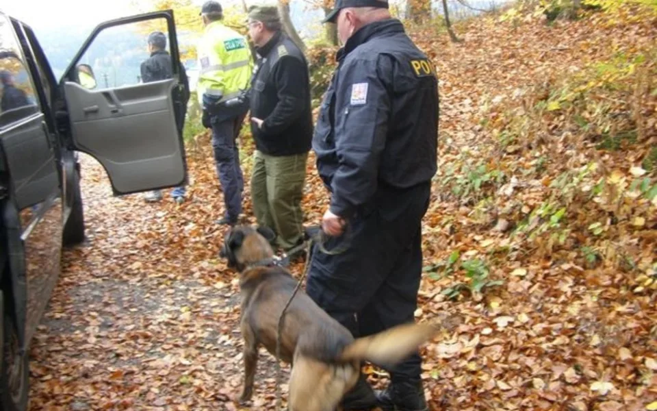 Policisté kontrolovali auta v rámci bezpečnostní akce Hranice