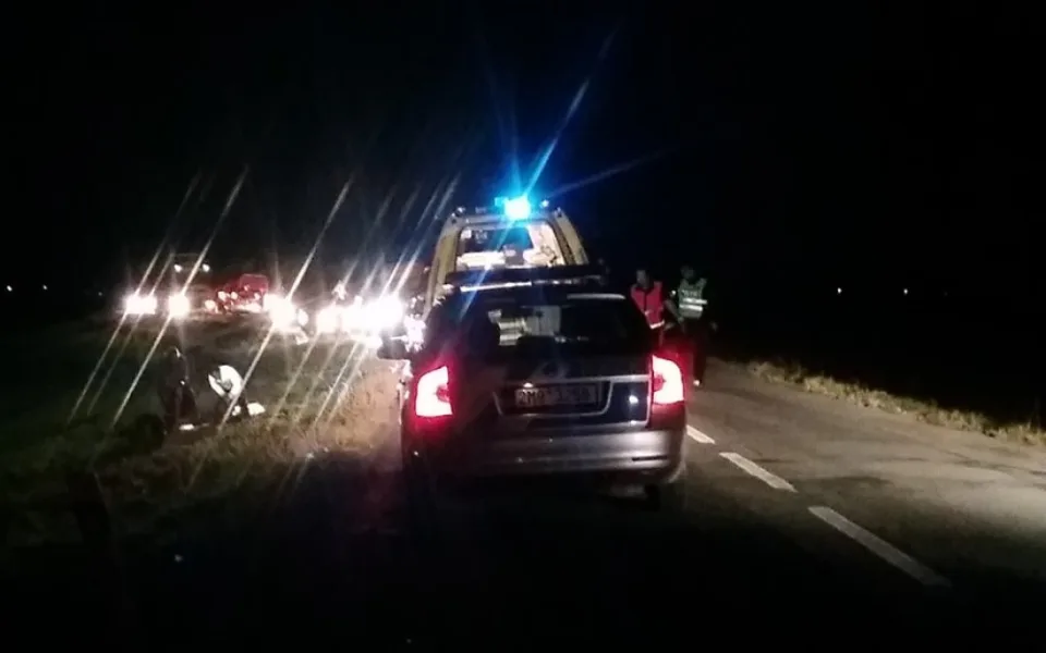 Muže na babetě dnes ráno srazilo protijedoucí auto, je zraněný