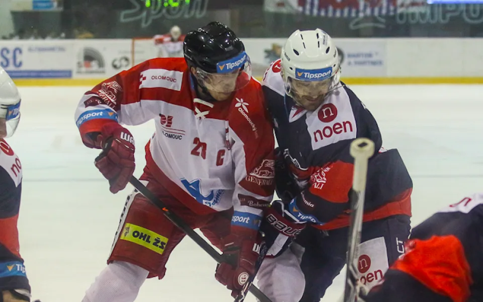 FOTOGALERIE: Mora padla na domácím ledě s posledním Chomutovem 2:3