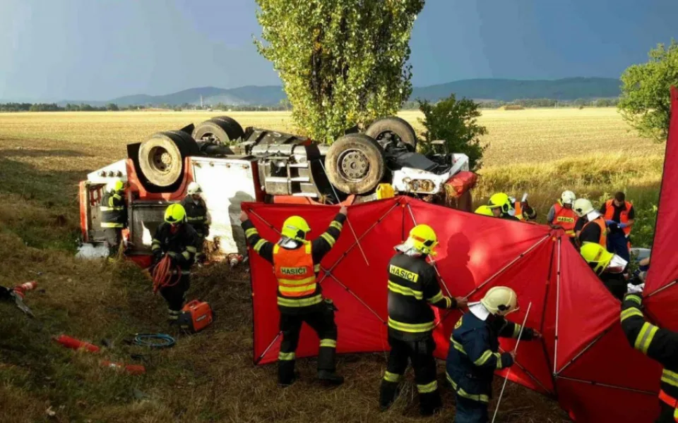 Na účet hasičů z nehody u Libivé poslali lidé už téměř dva miliony korun