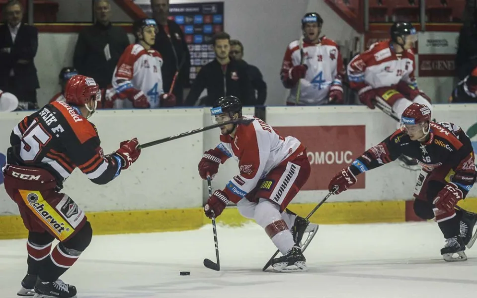 FOTOGALERIE: Kohouti porazili Hradec 3:1. Strapáč se blýskl hattrickem, Konrád čaroval