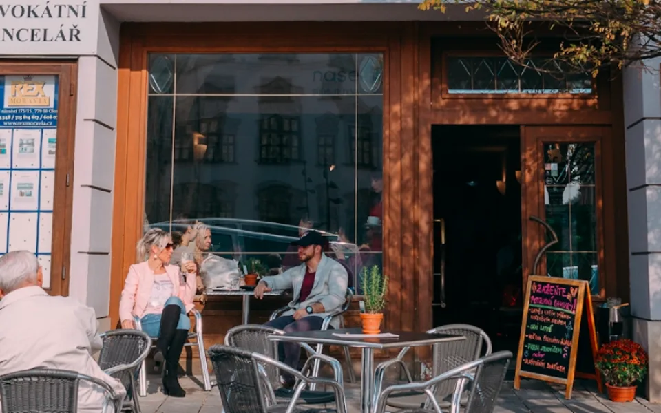 Sociální podnik Naše Café slaví pět let, ve středu bude kafe prodávat za symbolických pět korun