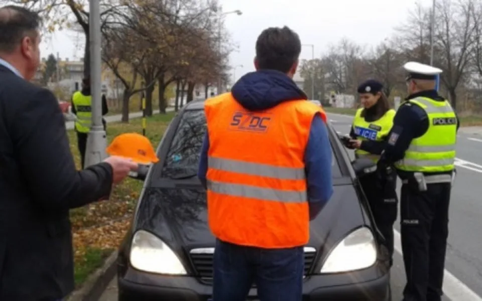 Policisté se během dopravní bezpečnostní akce zaměřili na chodce a řidiče, jezdilo se na červenou