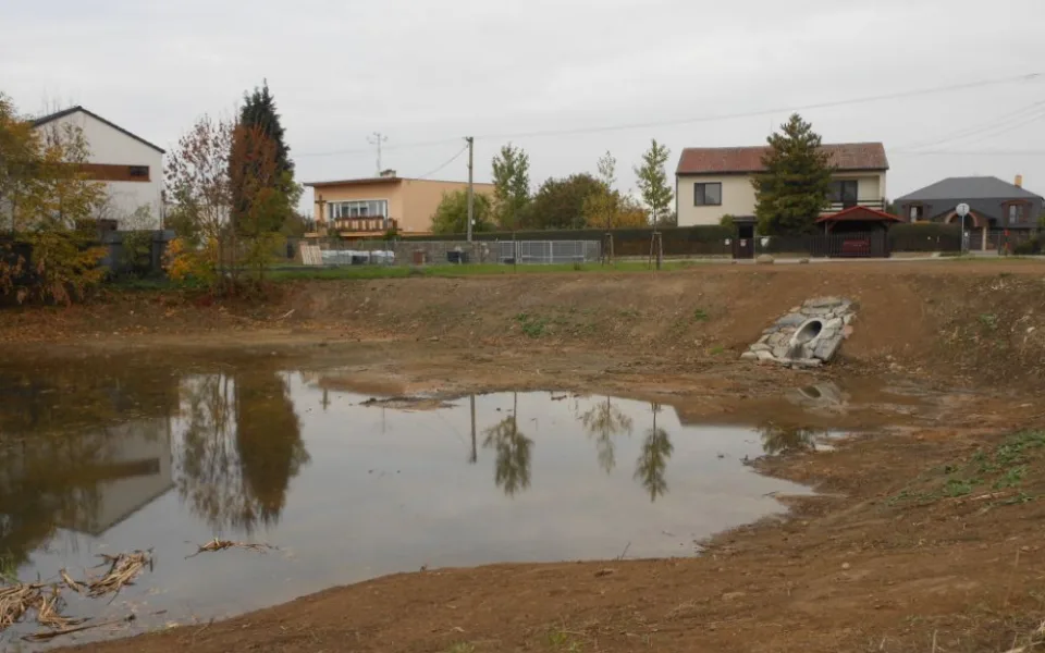 FOTO: Ve Šternberku byla dokončena revitalizace vodní nádrže. Stála tři miliony