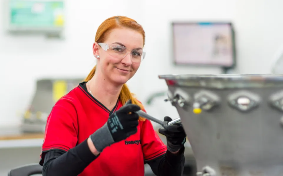 Vyrábět letecké motory může i člověk, který není vystudovaný strojař