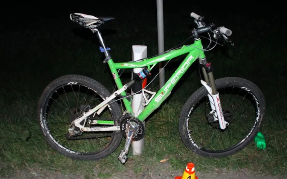 Mezi Dolany a Tovéří došlo ke střetu mezi osobním autem a cyklistou. Policie hledá svědky nehody