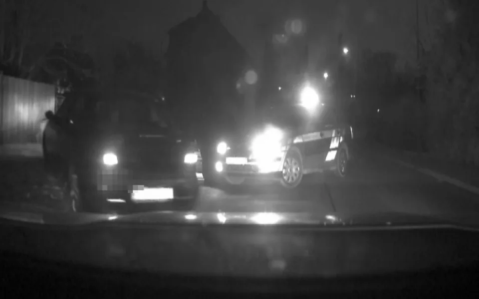 VIDEO: Zfetovaný řidič ujížděl policii olomouckými ulicemi. U jeho spolujezdkyně poté našli plnou injekční stříkačku
