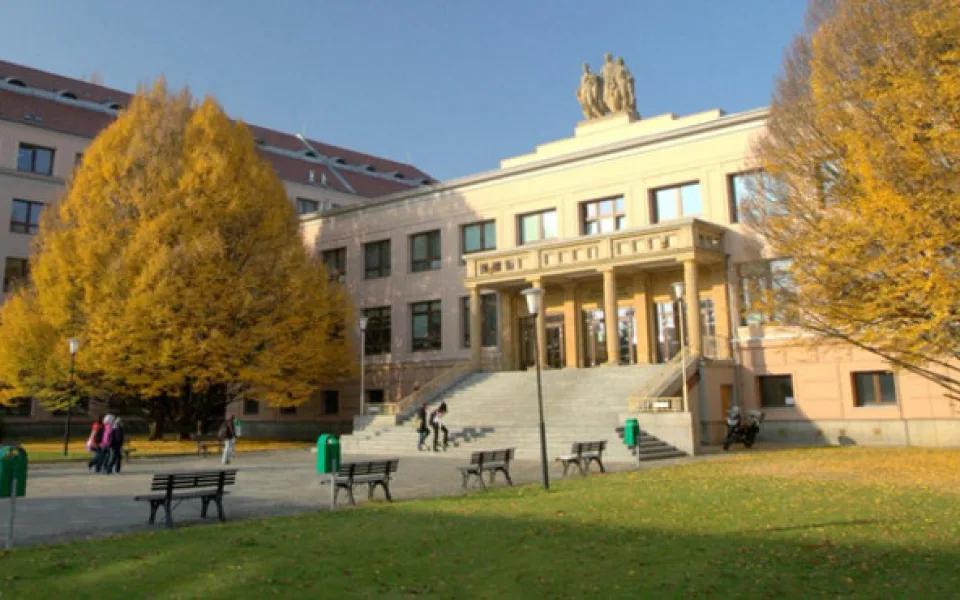Nefrolog Josef Zadražil povede další čtyři roky Lékařskou fakultu Univerzity Palackého