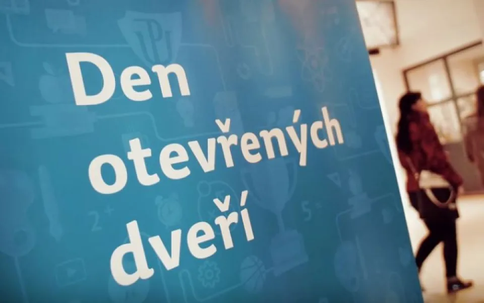 VÍKEND PODLE DRBNY: Univerzita Palackého dnes otevře své dveře a Dómem se bude linout krásná hudba