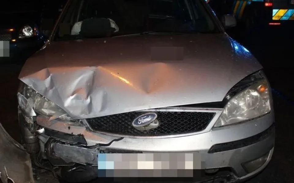 K nabourání tří zaparkovaných aut došlo na ulici Dobnerova. Řidič měl v sobě tři promile
