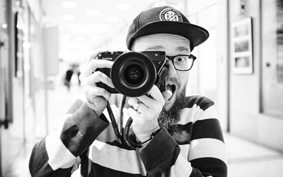 Olomoucký fotograf s handicapem zahájí zítra svou výstavu. Proběhne i charitativní dražba na podporu TyfloCentra