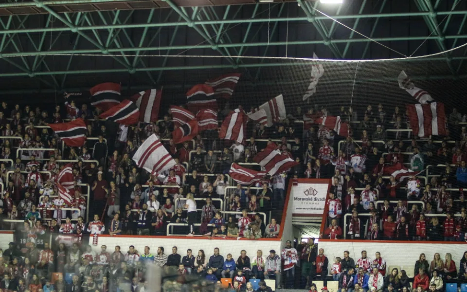 HC Olomouc musí zaplatit pokutu za chování fanoušků v Pardubicích. Vyprovokovali tam bitku v kotli domácích