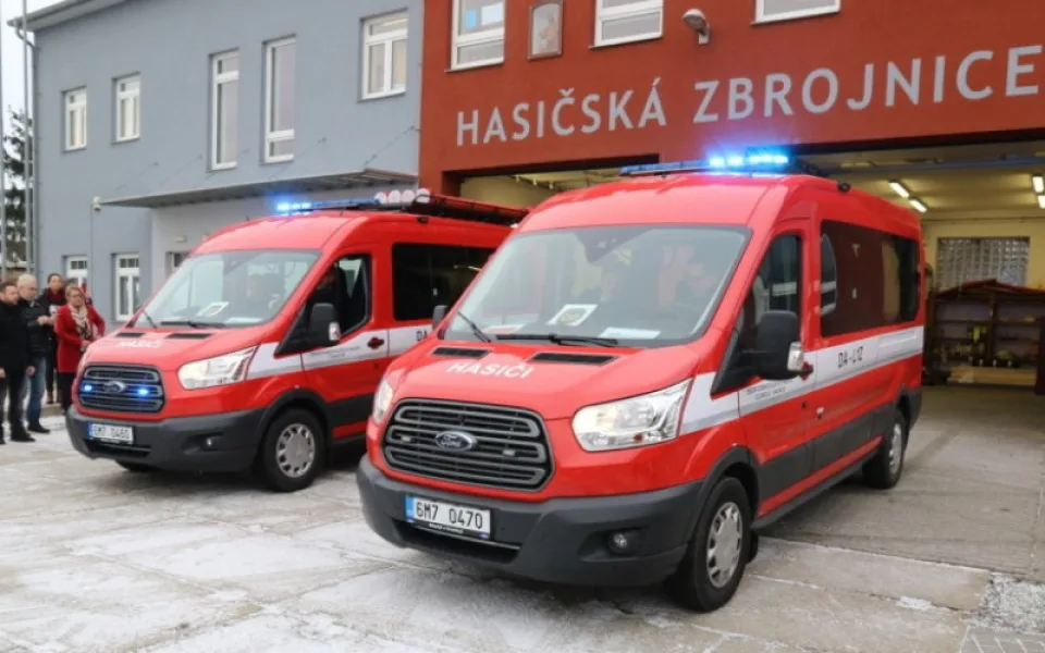 FOTO: Dodávky Anička a Evička budou pomáhat olomouckým dobrovolným hasičům